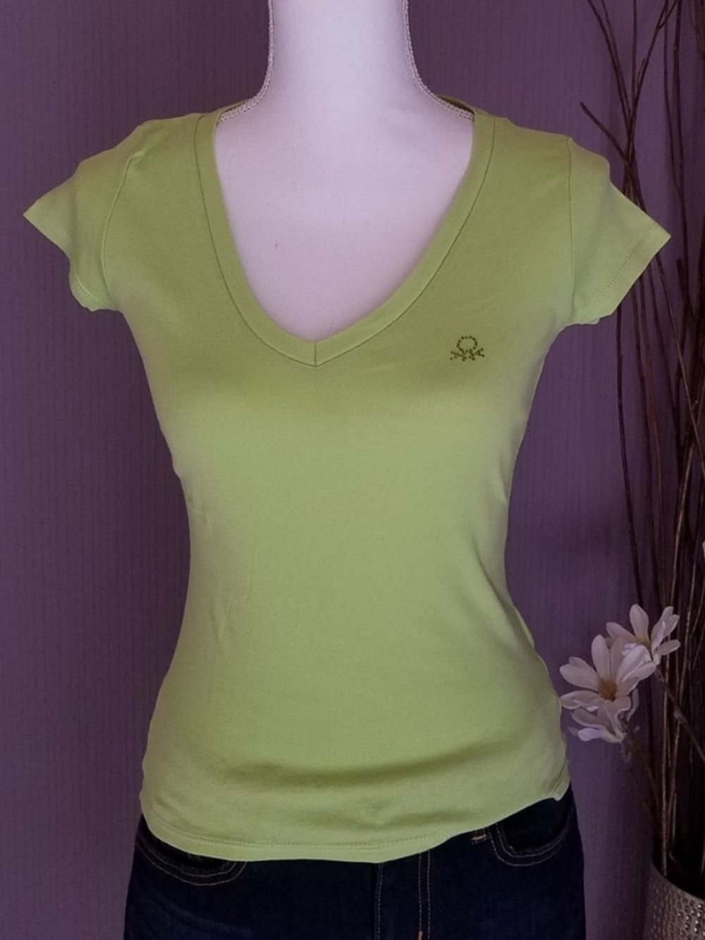 Benetton Logo Fitted Neon Green V-neck T-shirt from Italy XS